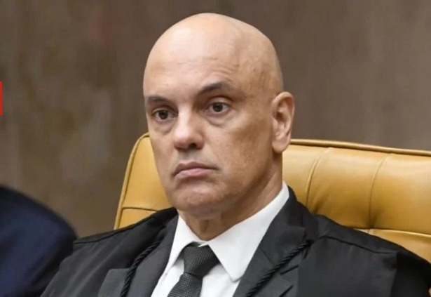 Moraes pede que PGR se manifeste sobre ida de Bolsonaro a embaixada