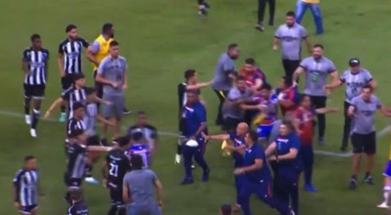 VÍDEO: Após disputa de pênaltis, jogadores de Ceará e Fortaleza se envolvem em confusão; assista