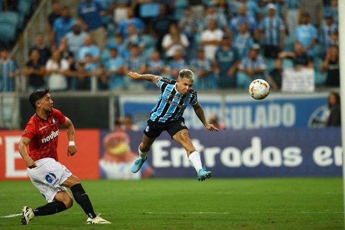 VÍDEO: Sob olhar de Dorival, Grêmio dá vexame contra o Huachipato na Libertadores