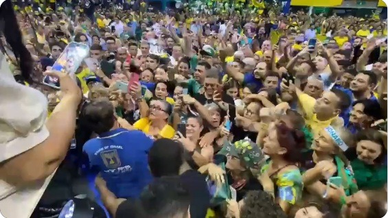 VÍDEO: Bolsonaro é recebido por multidão em evento em Fortaleza e solta “vaia cearense”; ASSISTA