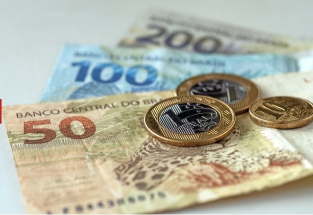 Governo prevê salário mínimo de R$ 1.502 para 2025