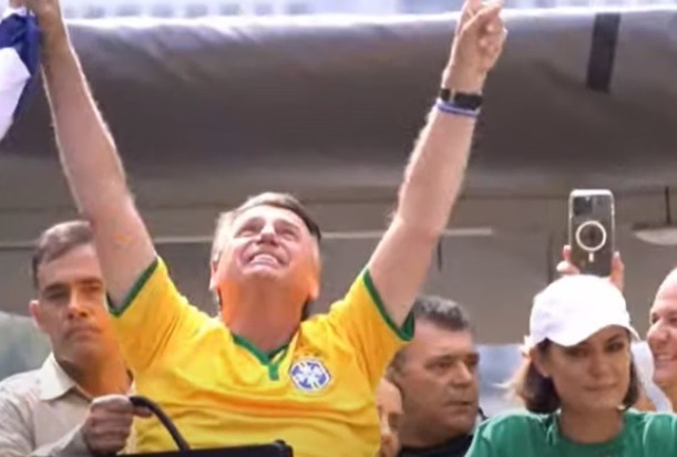 [VÍDEO] Bolsonaro convoca apoiadores para ato no Rio: "Nunca estivemos tão perto de uma ditadura"