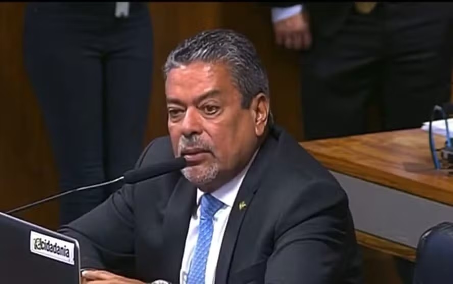VÍDEO: Em sessão da CPI, senador pede que John Textor contrate dois zagueiros para o Botafogo 