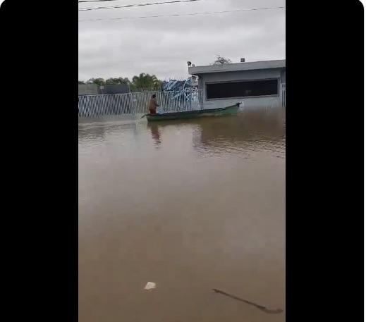 Rio tem alerta de inundação máxima e alaga CTs do Grêmio e Internacional