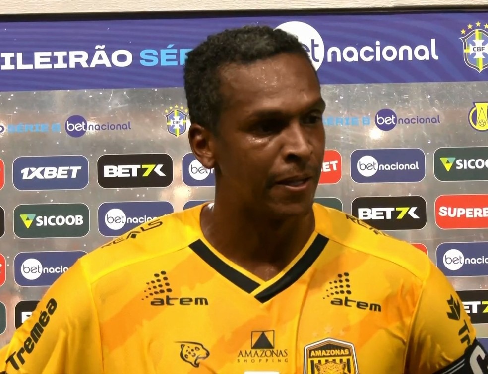Ex-atacante da Seleção Brasileira é preso minutos antes de entrar em campo