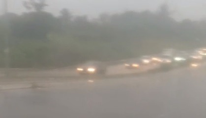 VÍDEO: Chuvas deixam principais vias da zona Norte de Natal alagadas; confira