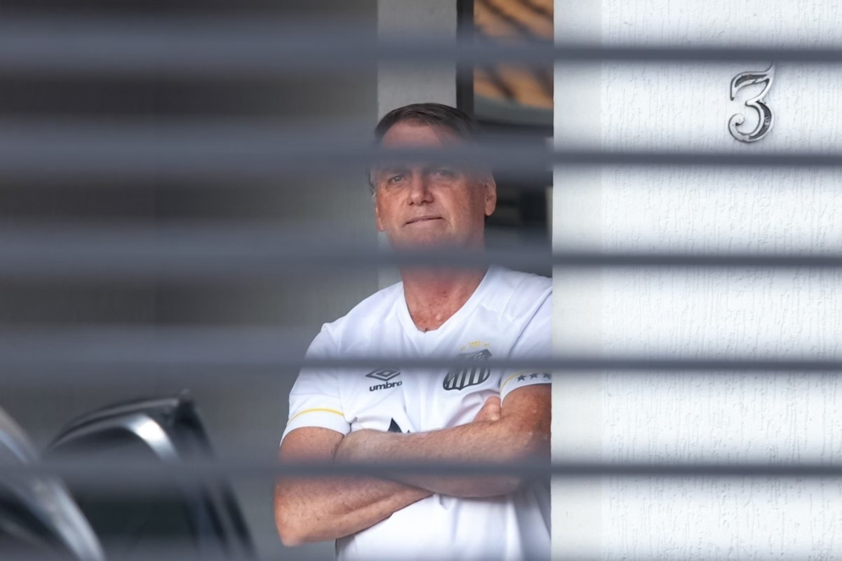 Saiba por que a Polícia Penal, e não a PF, monitora casa de Bolsonaro 