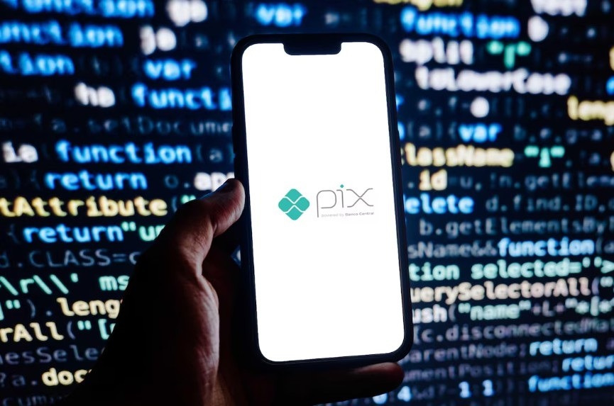 Hackers atacam empresa responsável por conectar bancos ao Pix; criminosos teriam roubado ao menos R$ 400 milhões