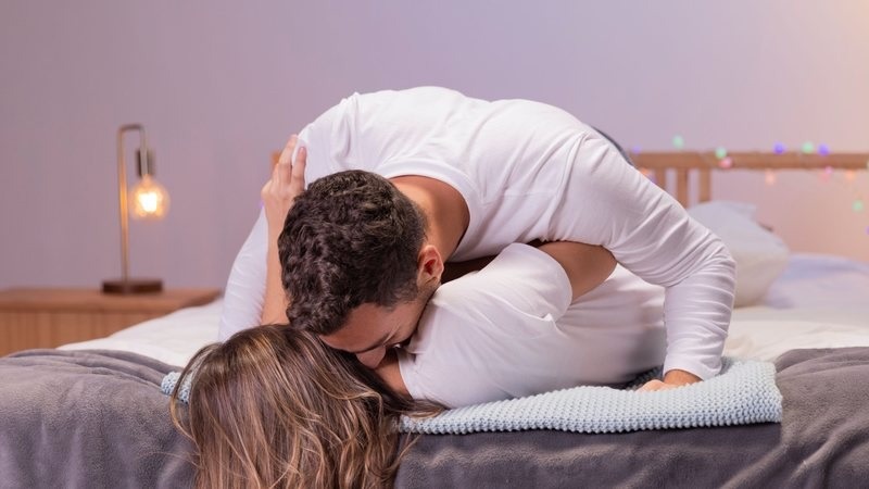 Condomínio tenta proibir sexo após 22h e gera polêmica