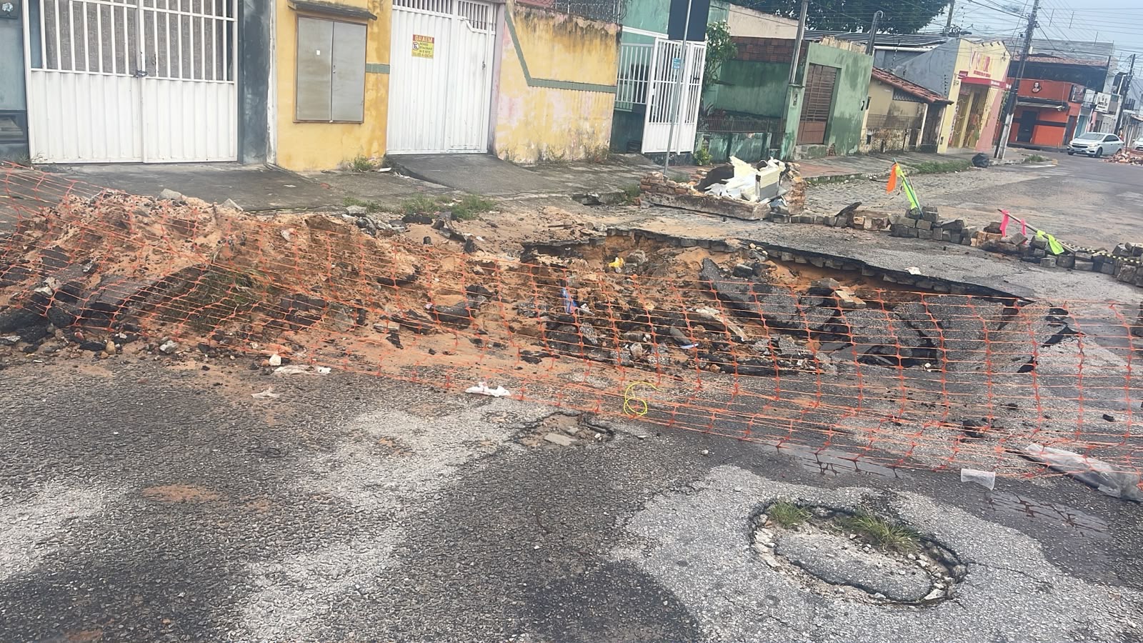 Obra de drenagem interdita totalmente avenida no Alecrim; serviços devem durar 15 dias
