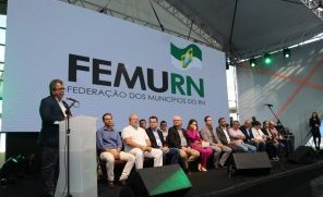 Integração do setor produtivo com os municípios é defendida por Amaro Sales em evento da Femurn
