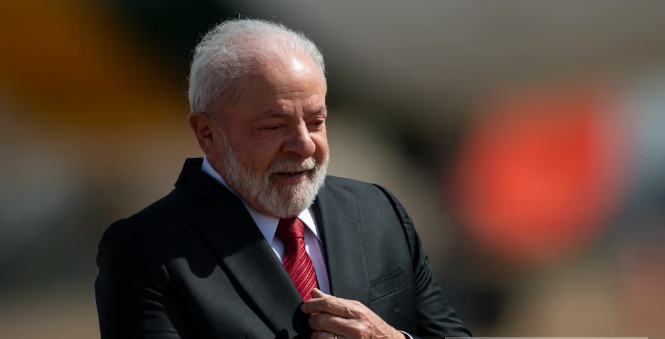 Lula chama impeachment de Dilma de "golpe" ao lado de aliados "golpistas"