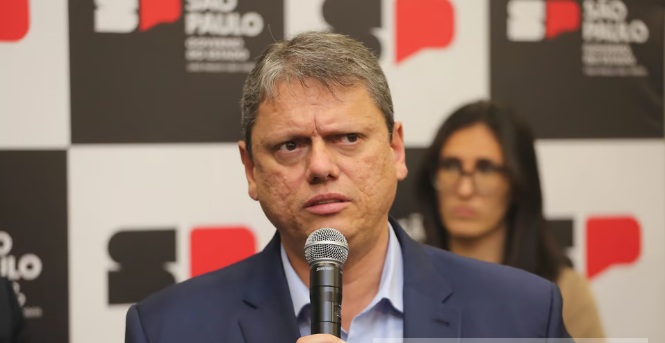 Tarcísio sugere saída do Republicanos se partido apoiar Lula