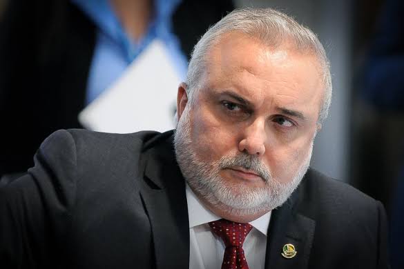 Presidente da Petrobras e ministro trocam afagos após divergências