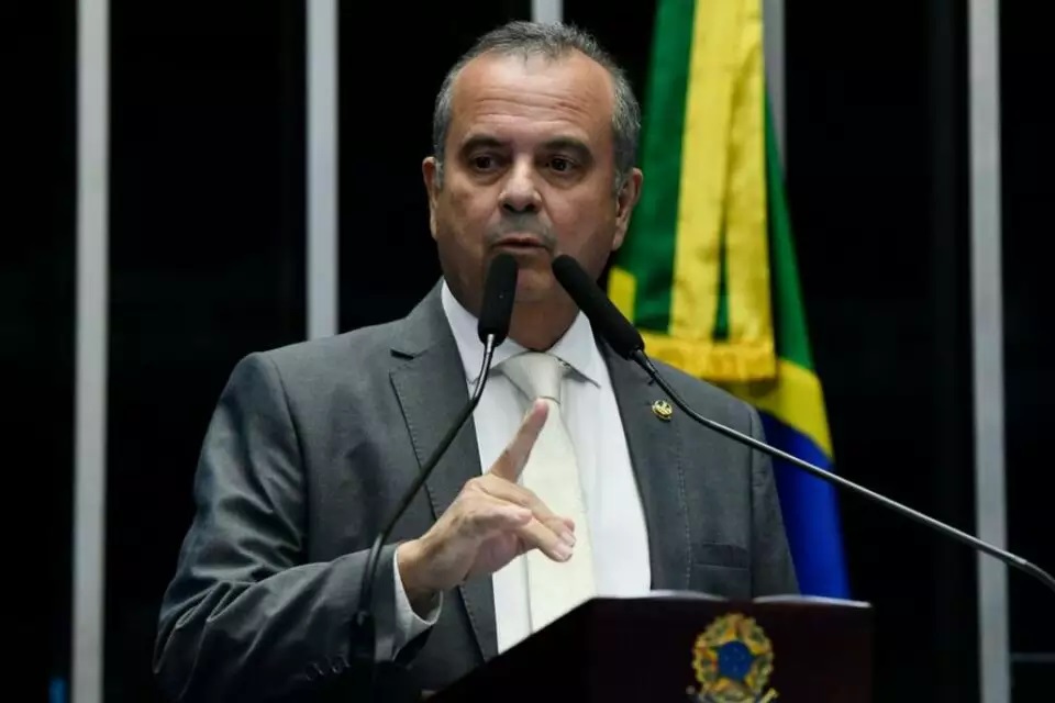Líder da oposição no Senado, Rogério Marinho elogia Zanin por voto contra liberar droga