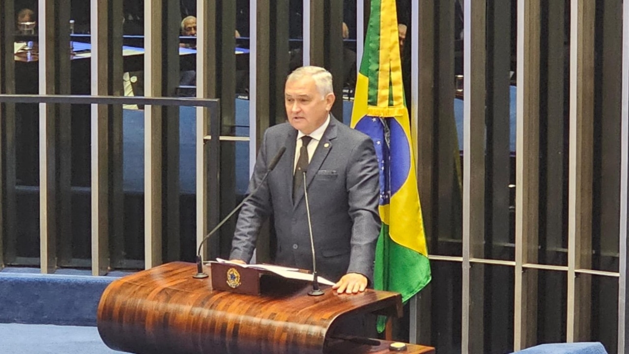 'O governo do PT está quebrando as prefeituras do Brasil', diz Girão sobre protesto de prefeitos
