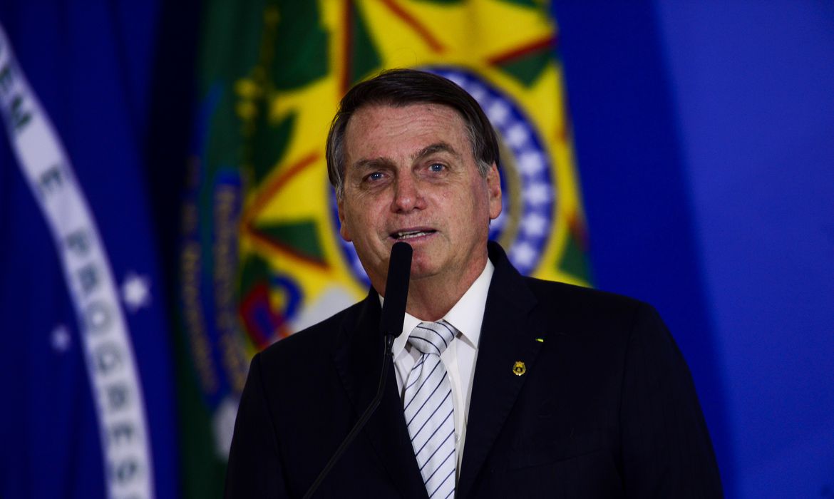 [VÍDEO] Bolsonaro afirma que Lula deveria usar fraldão: "Pelas cagadas que faz"; assista