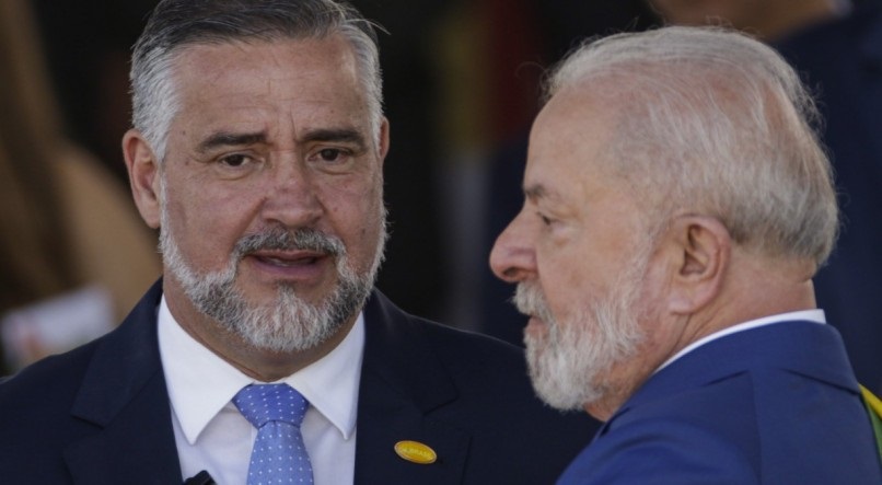 Abert alerta governo Lula sobre uso de rádios comunitárias pela milícia