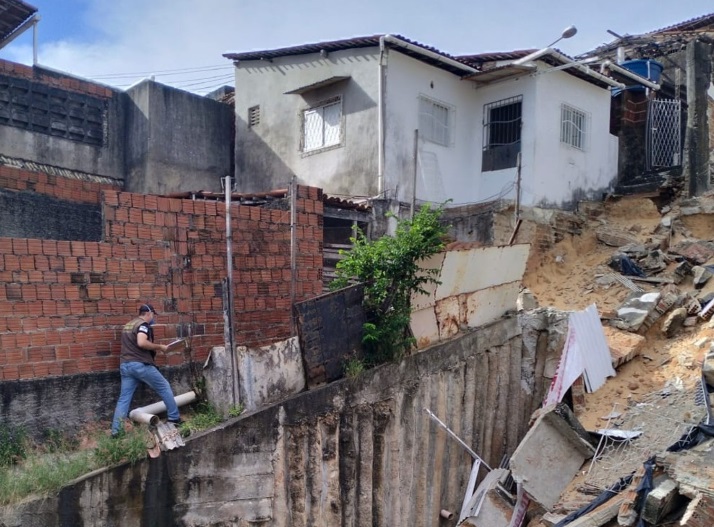 Semurb fecha oito ligações clandestinas para lagoa de drenagem na Avenida Ouro Preto