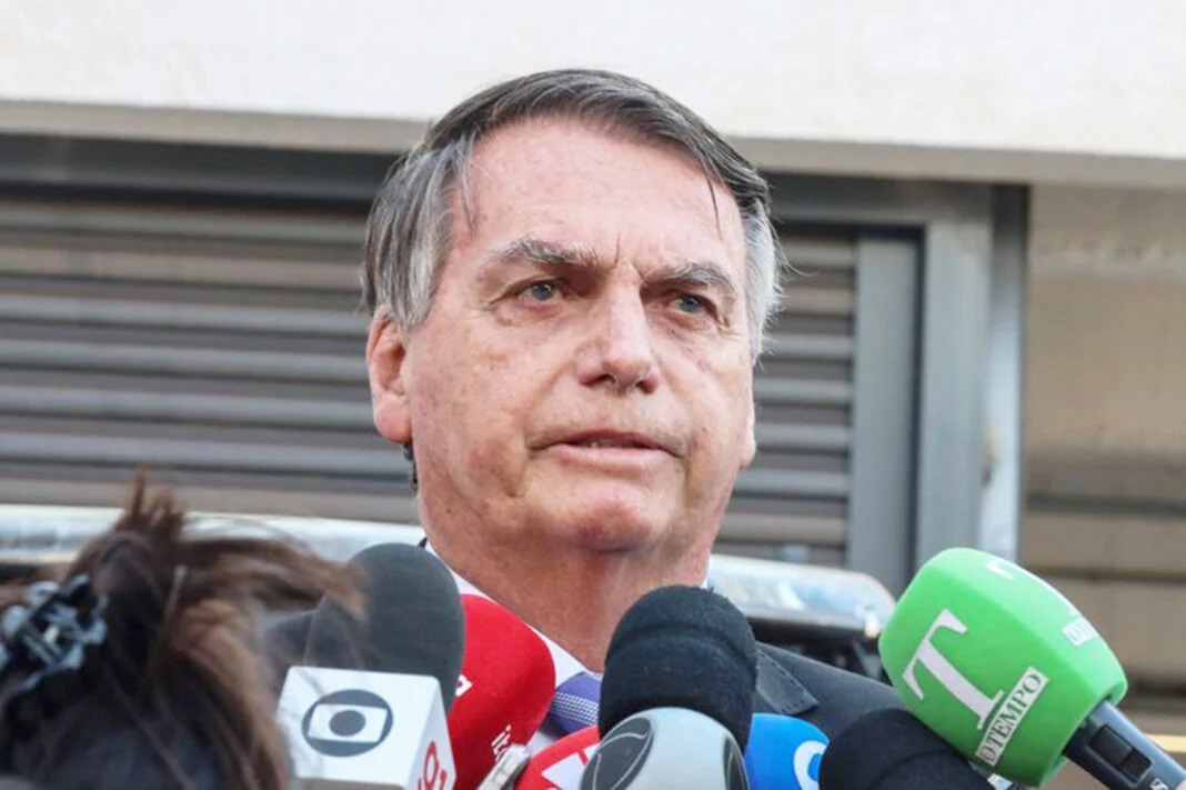 TSE suspende julgamento com dois votos pela condenação de Bolsonaro