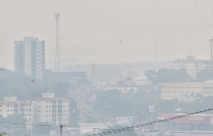 No Amazonas, máscaras voltam por causa da fumaça das queimadas