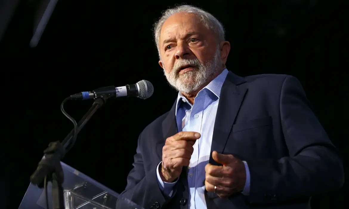 Sem citar Milei, Lula deseja sorte ao novo governo da Argentina