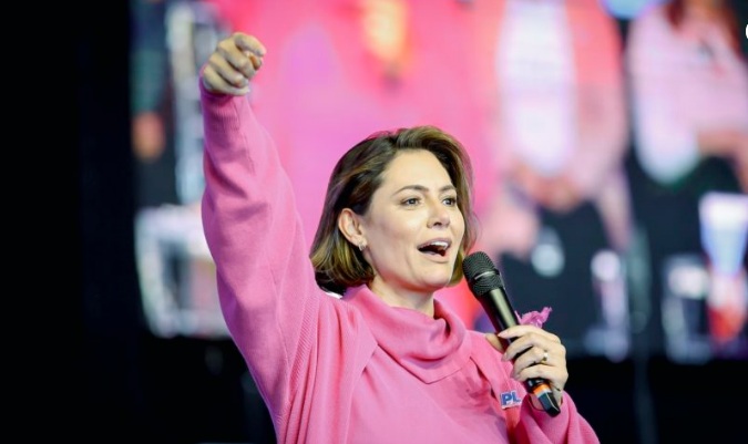 Governo Lula “só tem trabalho pros amigues e bandides”, diz Michelle