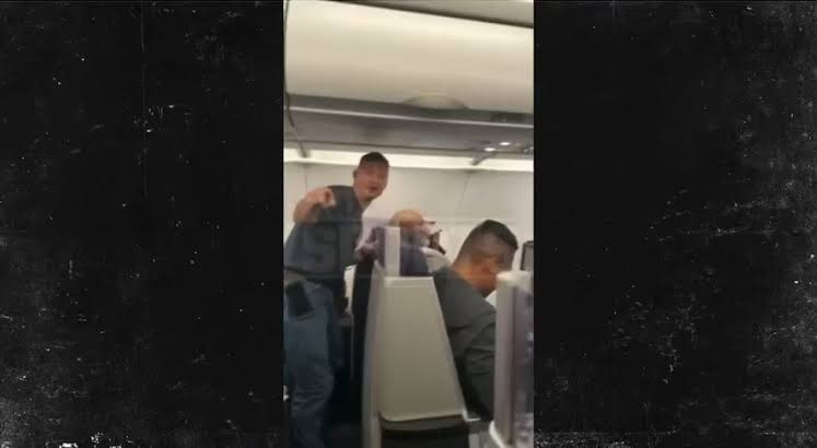 Homem agredido por Mike Tyson em avião exige mais de R$ 2 milhões de indenização