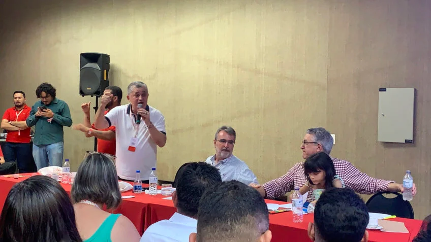 Líder de Lula na Câmara defende gastança do Governo em 2024: "Senão a gente não ganha a eleição"