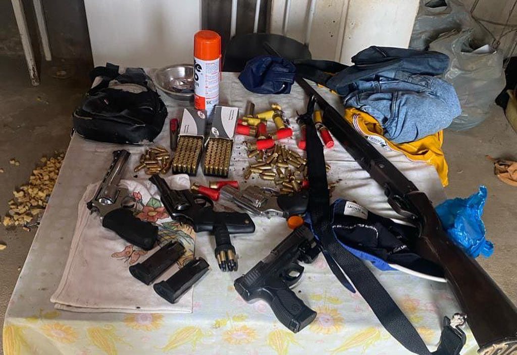 Polícia apreende armas e explosivos em São Tomé; dois suspeitos são presos