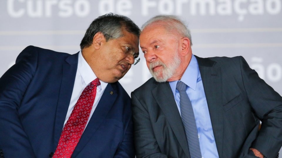 Buscas por “comunismo” disparam após fala de Lula sobre Dino