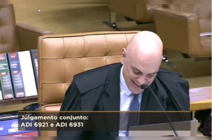 VÍDEO: Alexandre de Moraes é interrompido por funk no plenário do STF