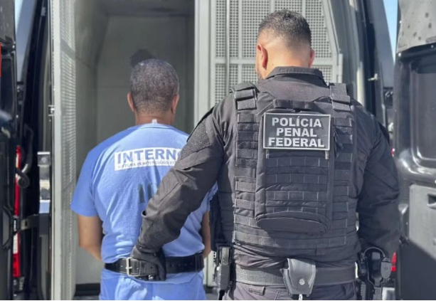 Vídeo mostra Fernandinho Beira-Mar chegando ao presídio federal do RN; ASSISTA