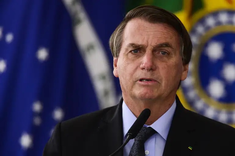 VÍDEO: Bolsonaro agradece a Globo por elogio e ironiza: "Estava sem ponto de comunicação"; ASSISTA