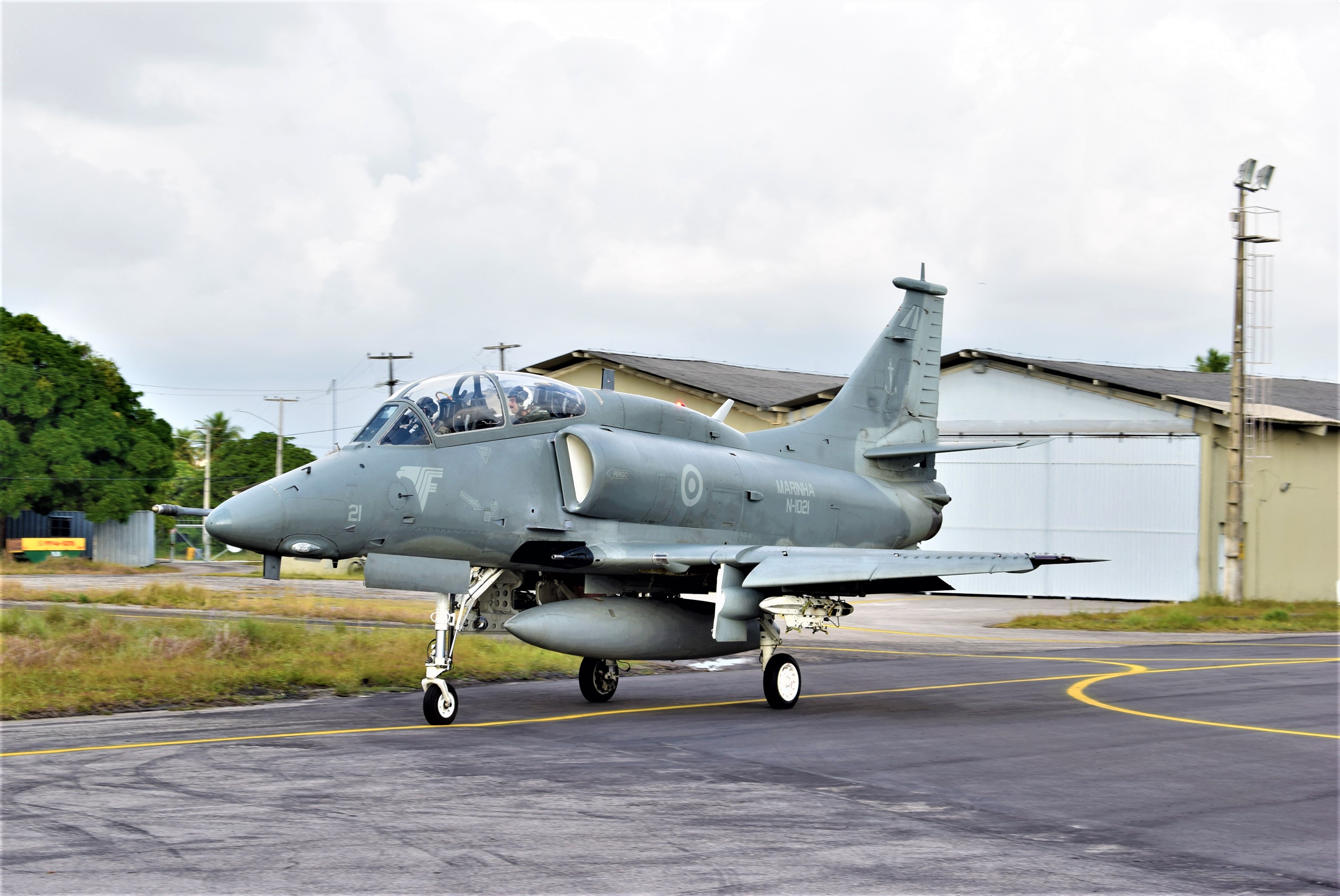 Esquadrão VF-1 da Marinha do Brasil realiza treinamento com jatos em Natal/RN