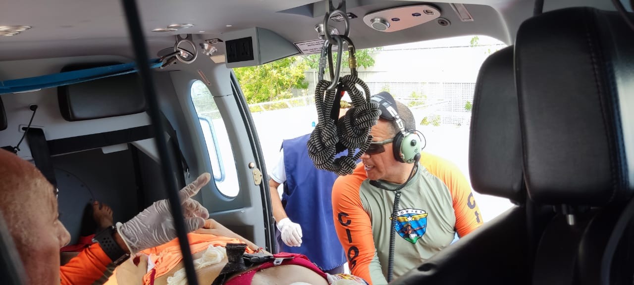 Jovem sofre acidente de quadriciclo em dunas no RN e é socorrida de helicóptero