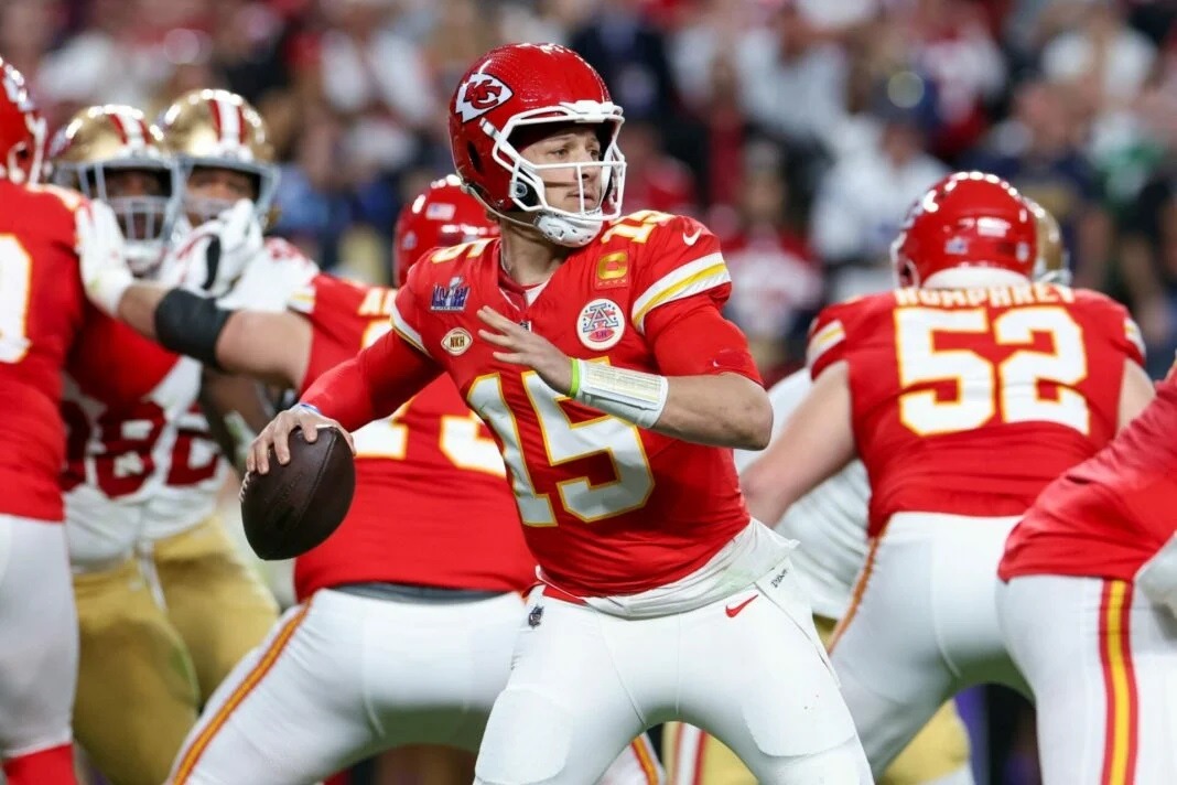 Chiefs derrotam 49ers na prorrogação e conquistam quarto Super Bowl