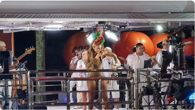 [VÍDEO] Ivete Sangalo chora e cogita despedida de bloco de Carnaval: ‘Não está me fazendo bem’