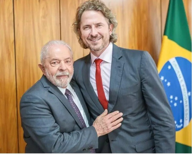 Líder petista é assaltado e web reage: ‘foi para tomar uma cervejinha’