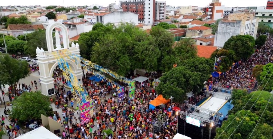 Prefeitura de Caicó suspende parte do pagamento de Felipe Amorim; entenda o motivo