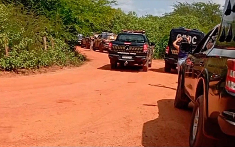 Polícia encontra pegadas e rede que podem ser rastros de foragidos de presídio de Mossoró