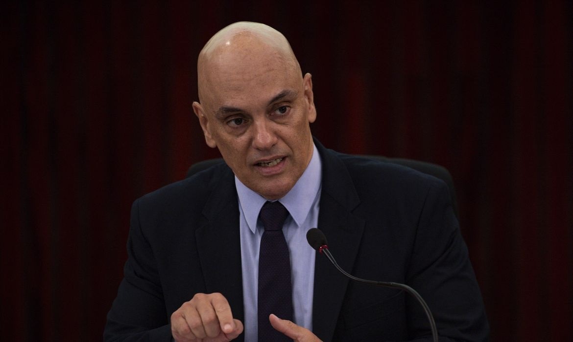 Moraes se irrita com relatório da PF sobre confusão em Roma