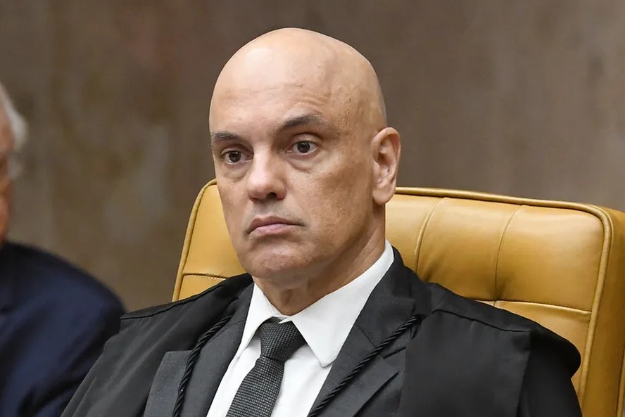 ‘Escarcéu’ e ‘vexame’, diz Folha, sobre o caso Moraes em Roma