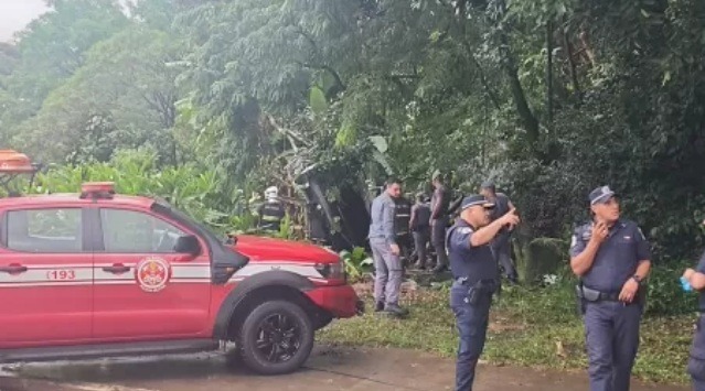 VÍDEO: Helicóptero cai em São Paulo e deixa ao menos sete feridos
