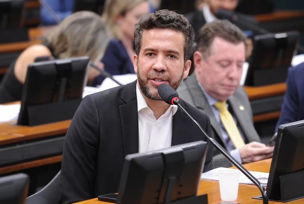 Luiz Fux autoriza a quebra de sigilos bancário e fiscal de Janones e assessores