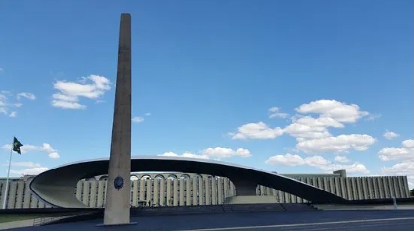 Exército prepara celas para eventual prisão de Bolsonaro e militares