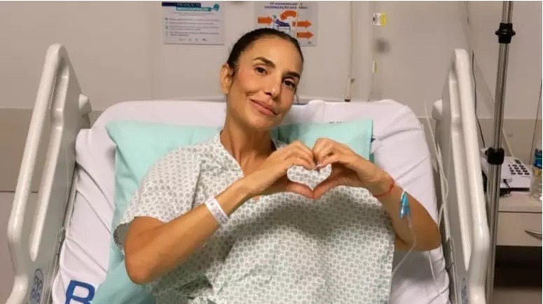 Ivete Sangalo é internada com pneumonia