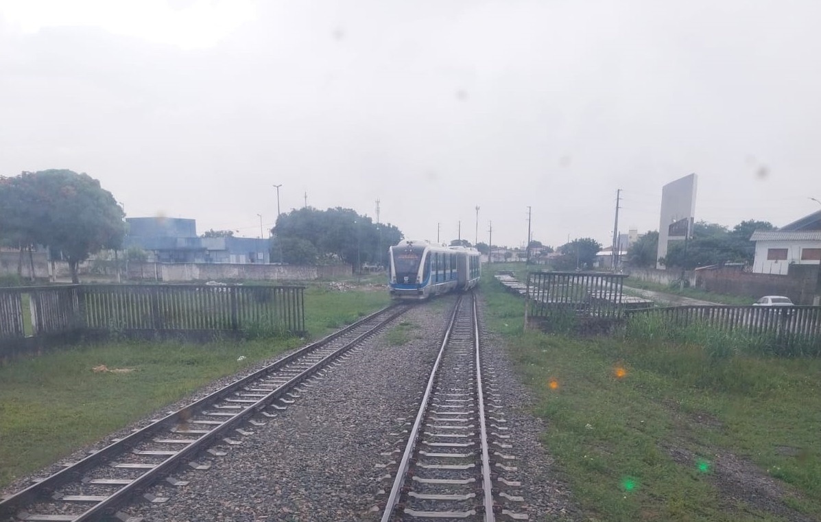 Trem descarrila e assusta passageiros em Natal