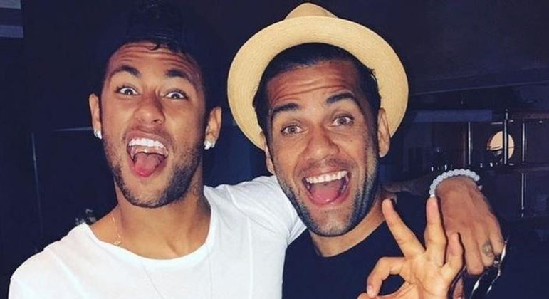 Dinheiro de Neymar pode tirar Daniel Alves da cadeia