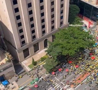VÍDEO: Confira imagens aéreas da Avenida Paulista lotada em ato pró-Bolsonaro